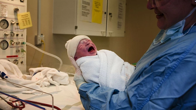 Първото бебе родено в родилното отделение на УМБАЛ Св Анна