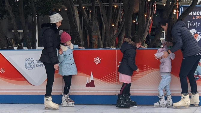 Безплатната ледена пързалка е за седма поредна година за гражданите