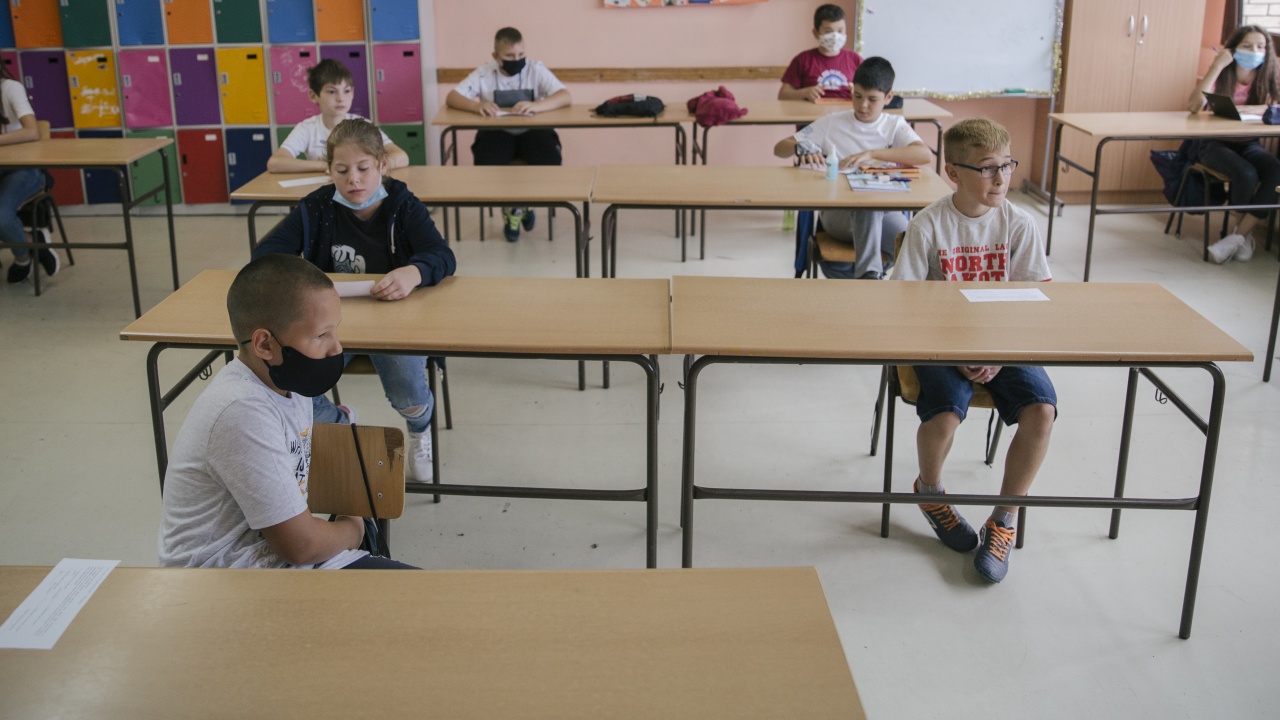 Утре учениците от четири общини в област Плевен се връщат в клас без тестове