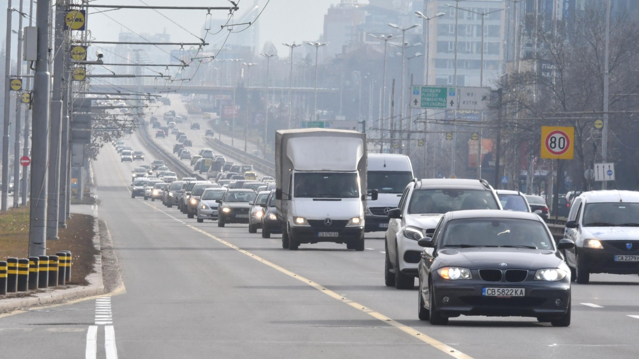 Ще се намали ли замърсяването на въздуха заради екостикерите на колите?