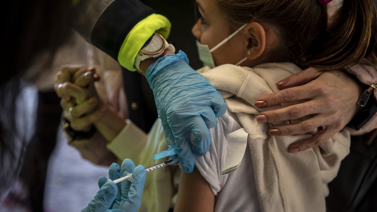 В столичната детска болница са ваксинирани сто деца срещу COVID-19