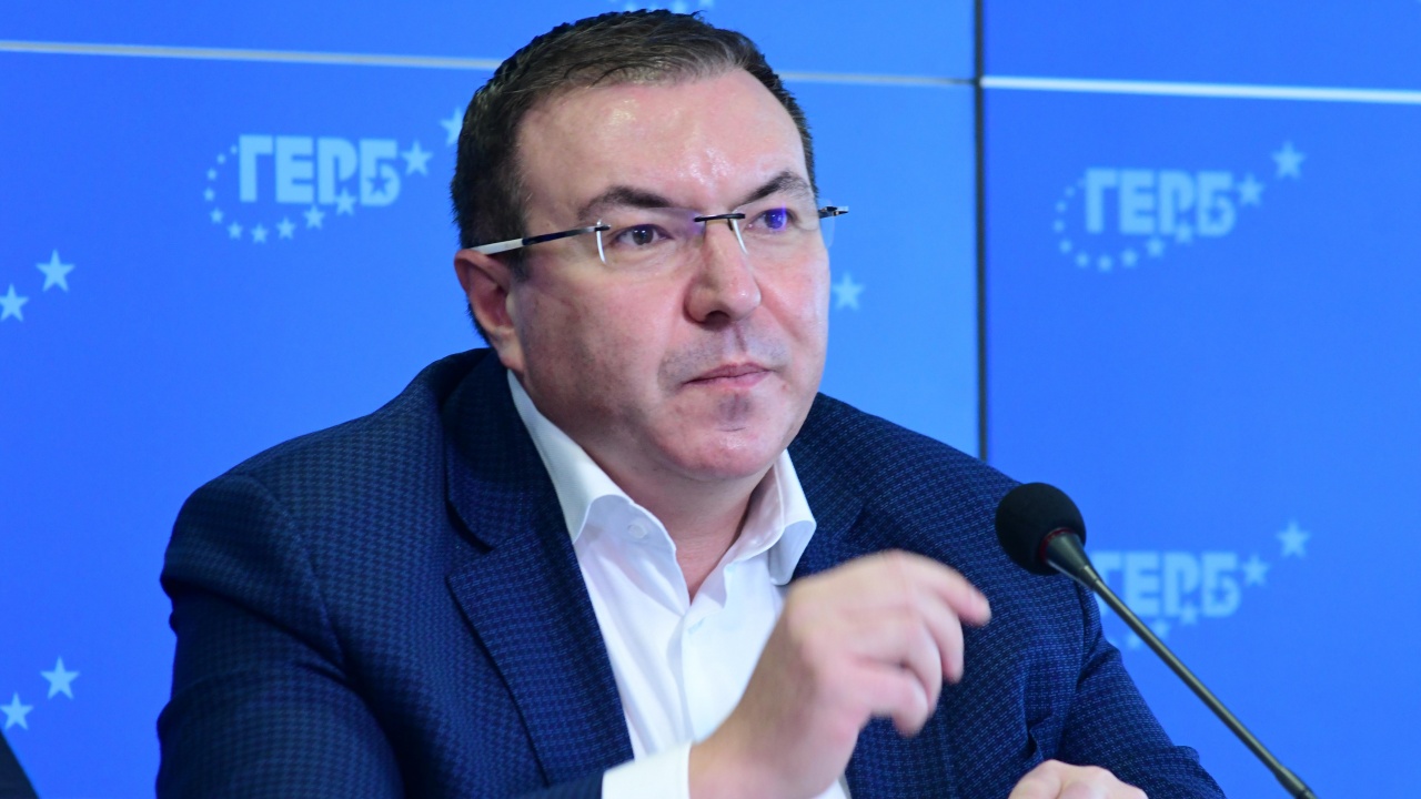 Проф. Ангелов: Председателят на НС дължи отговори за теста си. С действията си "обезглави" държавата!