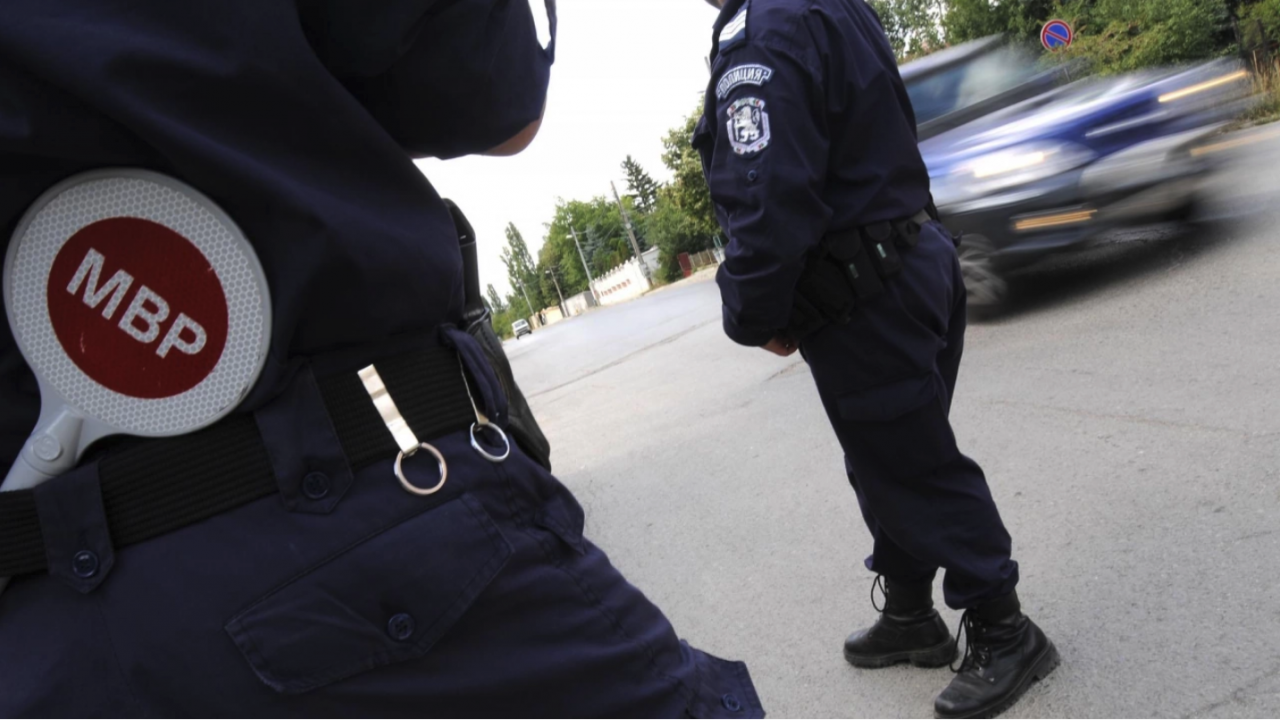 Задържаха двама пътни полицаи в София, взели 20 лева подкуп