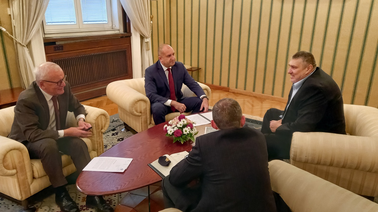 Радев се срещна с президента на Българската федерация по волейбол Любомир Ганев
