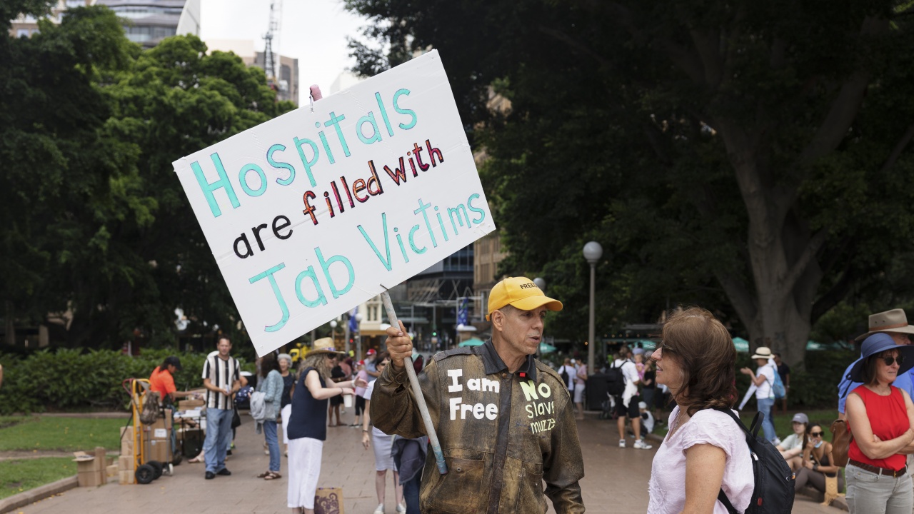 Канадците също излязоха на протест срещу ваксинацията и мерките