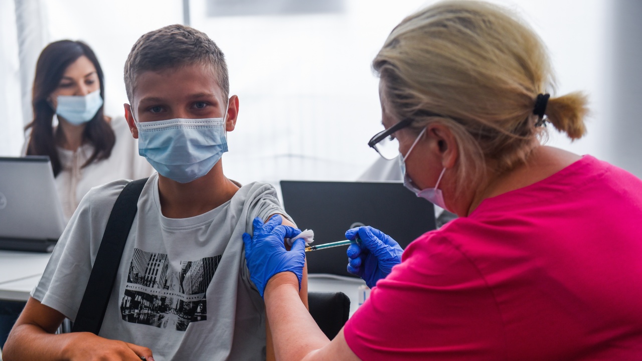 В Москва вече предлагат ваксината "Спутник V" на деца и младежи от 12 до 17-годишна възраст