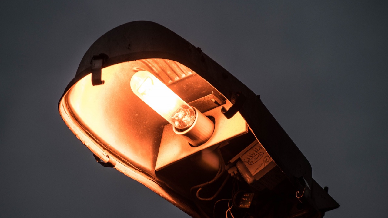 В Радомир няма да спира уличното осветление, в Земен лампите светят 4 часа