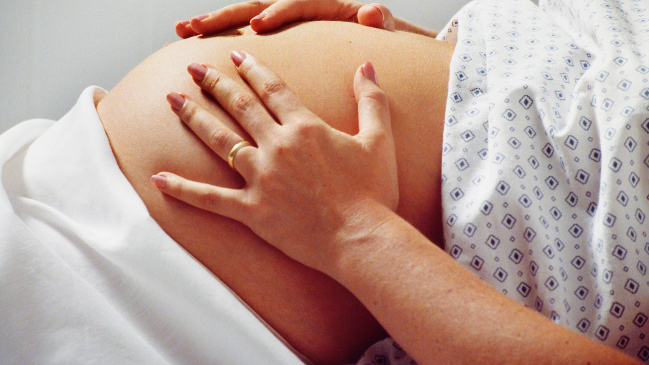 Плацентата на заразени с COVID бременни може да предпазва бебетата