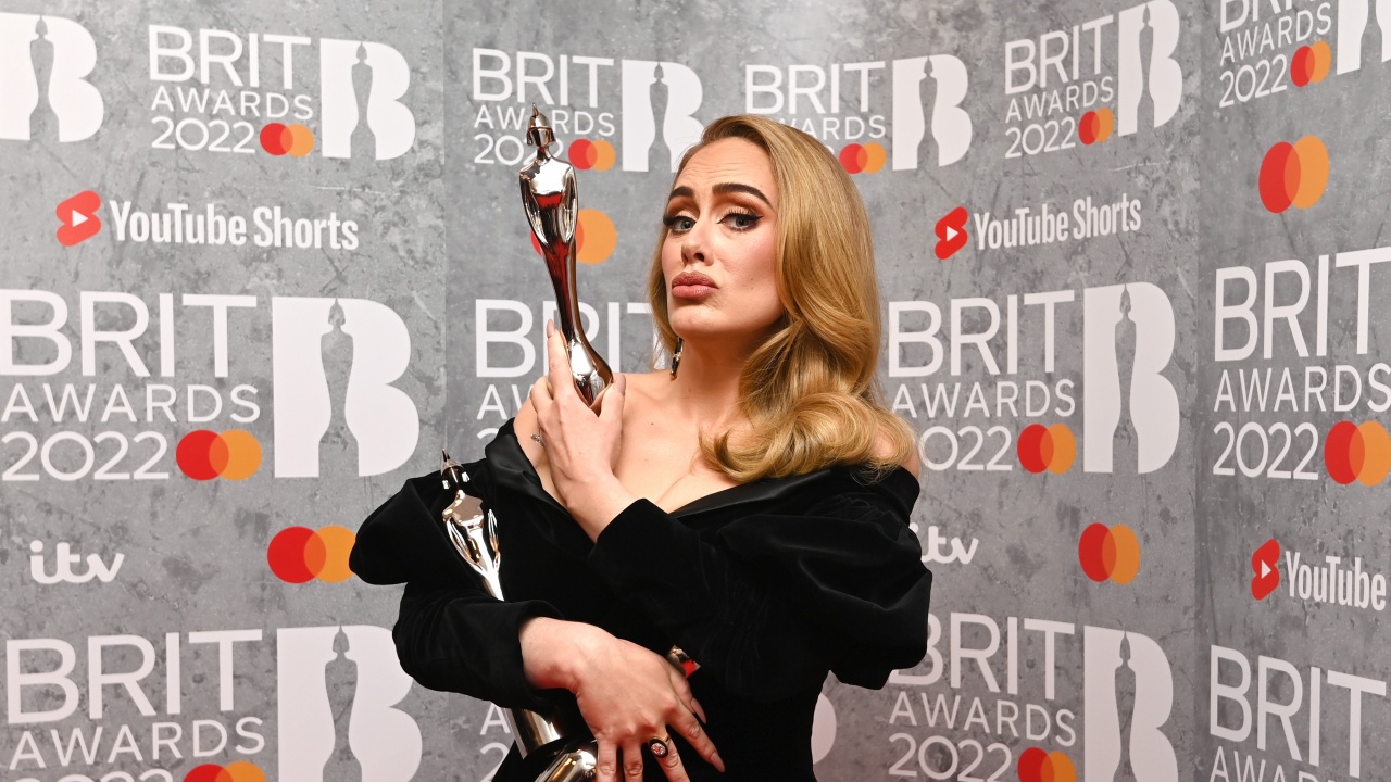 Адел е голямата победителка в британските музикални награди