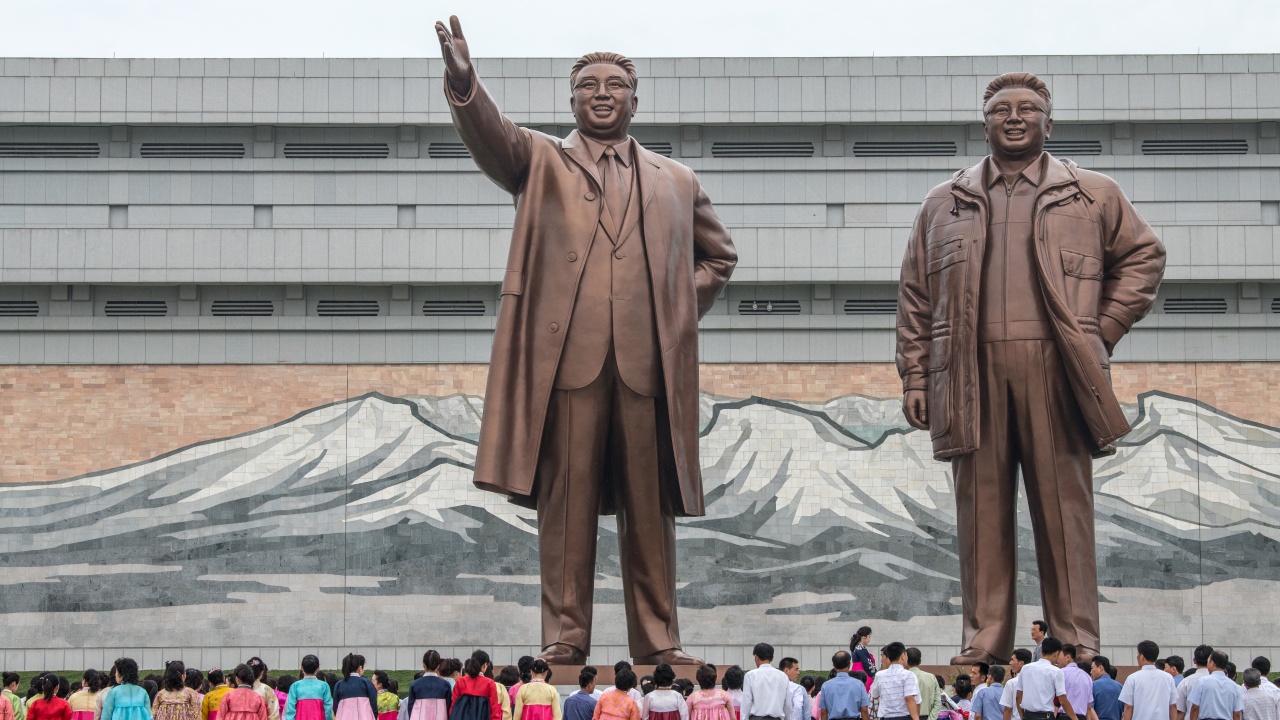 Северна Корея отбелязва 80-ата годишнина от рождението на Ким Чен-ир