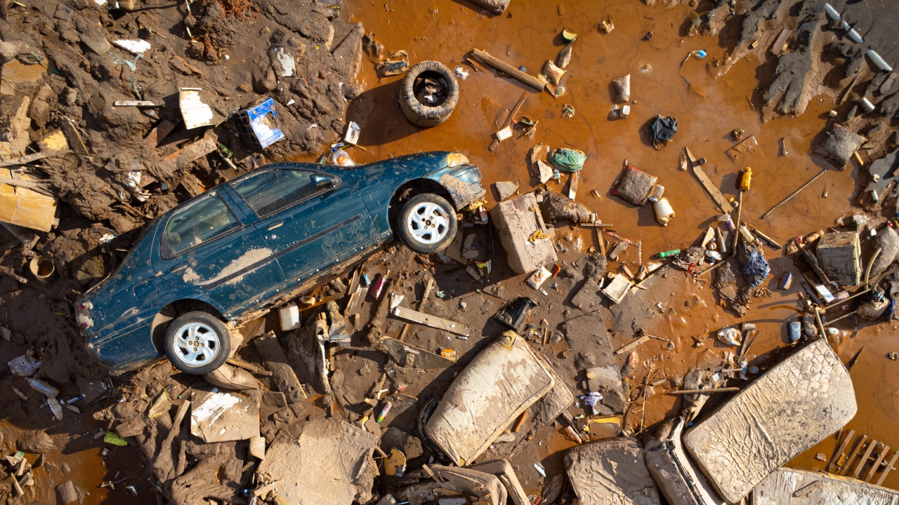 Най-малко 94 жертви на проливните дъждове в бразилския град Петрополис