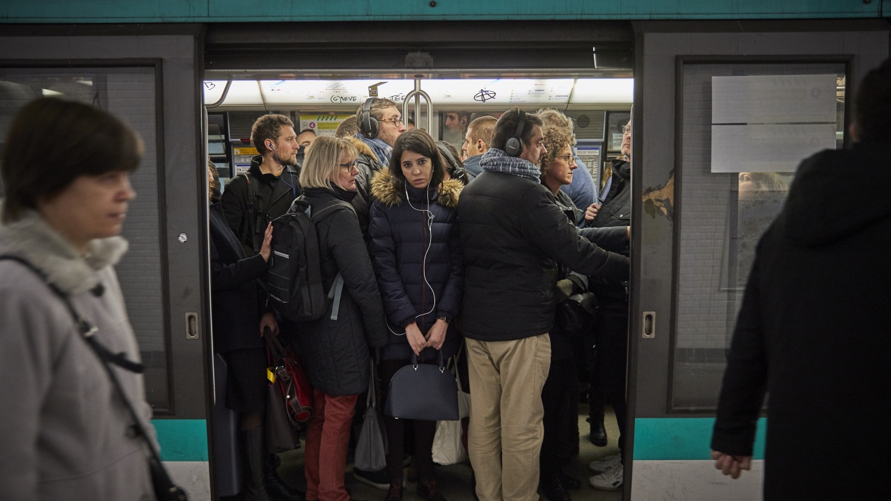 Стачка блокира днес обществения транспорт в Париж