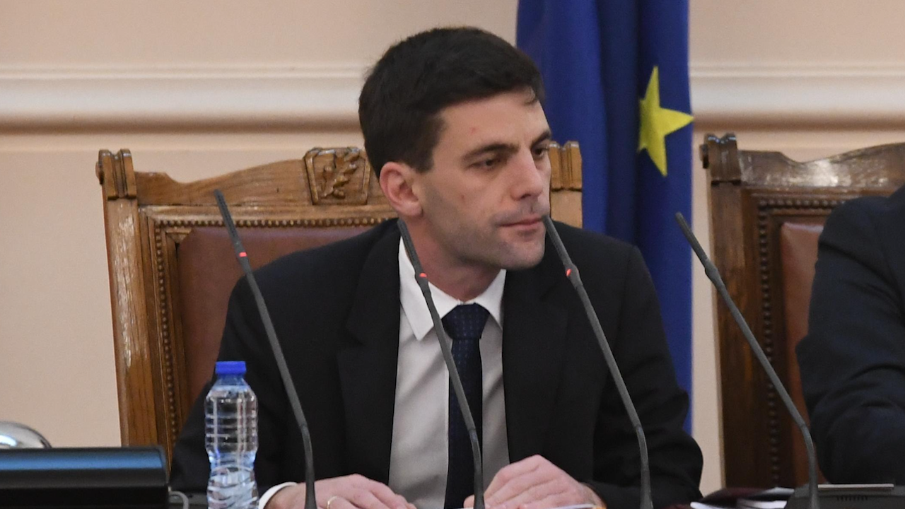 Никола Минчев свиква извънредно заседание на парламента