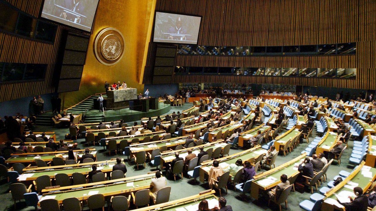 Извънредното Общо събрание на ООН призова за спиране на военните действия в Украйна