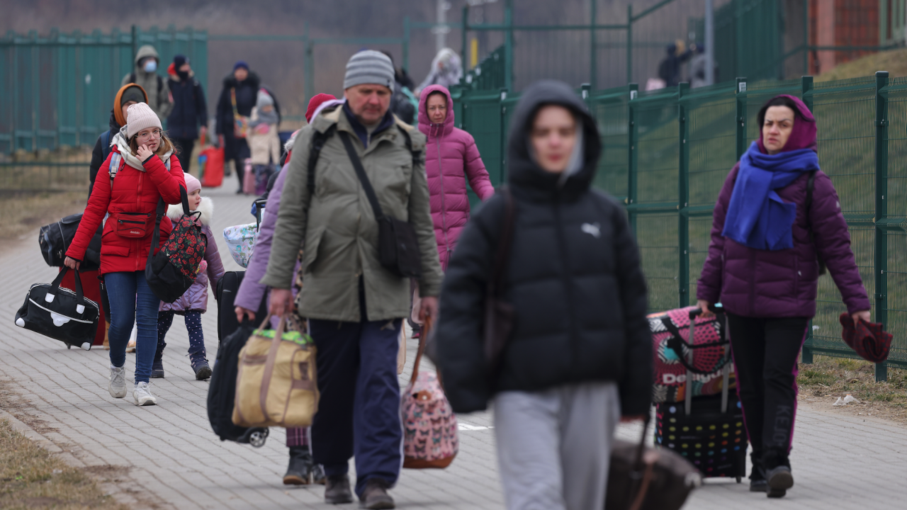 Украйна: Русия обстрелва хуманитарния коридор за евакуиране от Мариупол