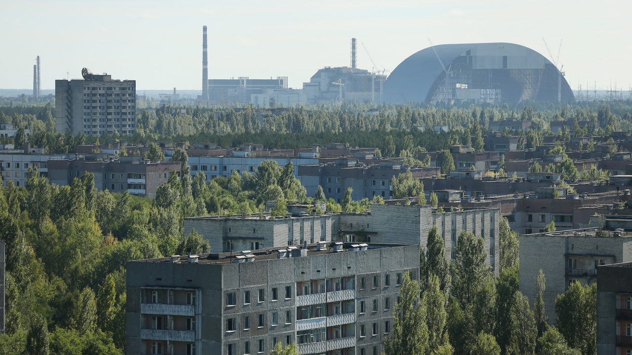 Жена от района на Чернобил: Без ток и вода сме, нямаме връзка с работниците в централата
