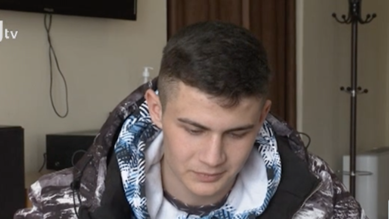 16-годишния Андрей, пристигнал сам от Украйна, вече е в социален дом
