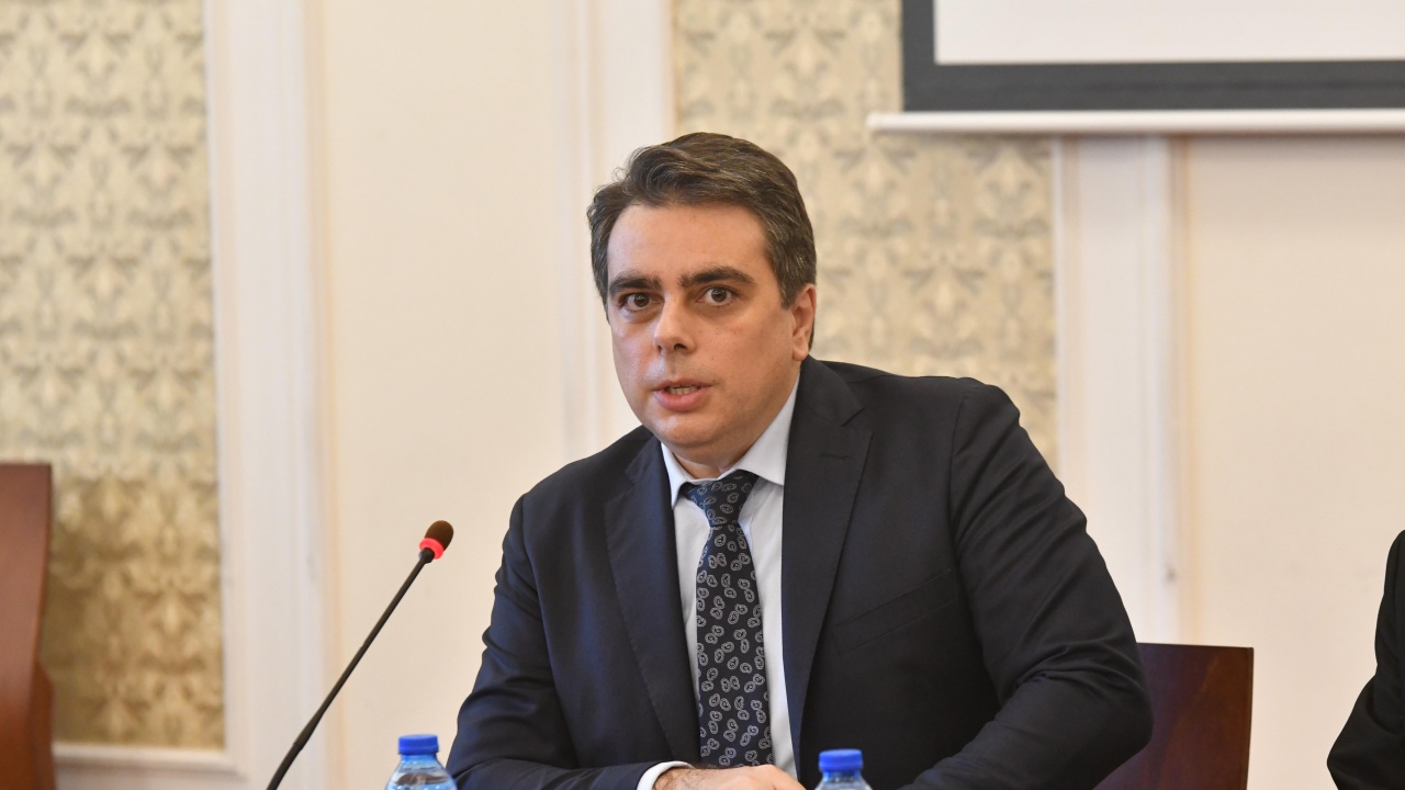 Асен Василев: България подкрепя наложените санкции срещу Русия във всички области