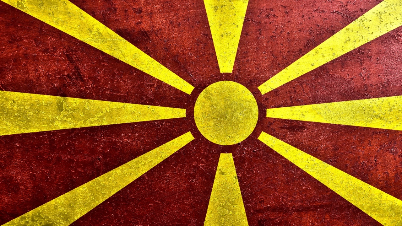 Полицейските униформи в РС Македония стават с двуезични надписи