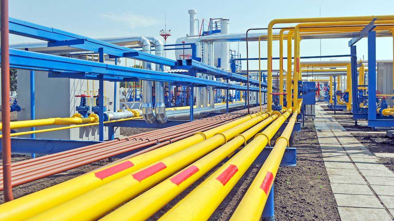"Газпром" продължава да помпа газ през Украйна за Европа