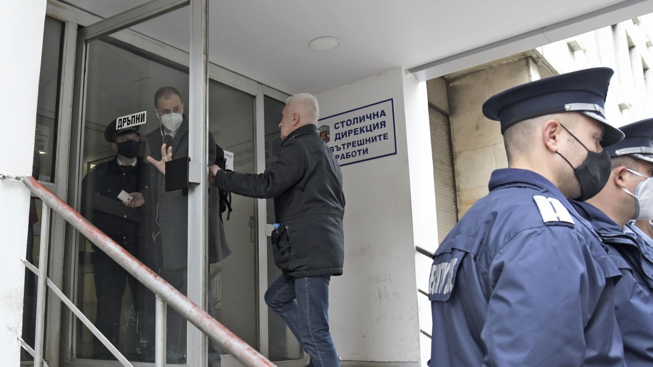 Полицията образува преписка за нахлуването на Сидеров в Нова телевизия