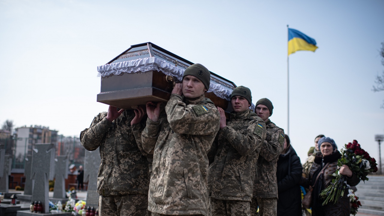 В Лвов погребаха украински братя по оръжие, загинали при руски удар