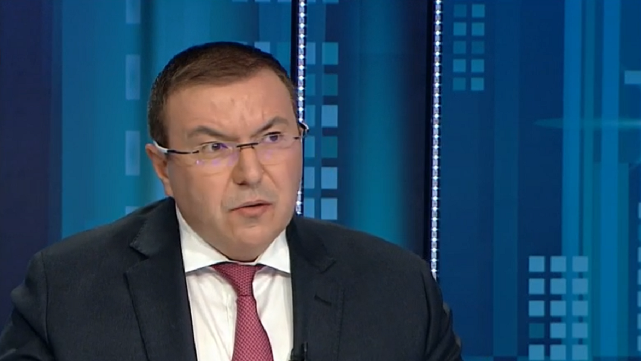 Проф. Ангелов: Бойко Рашков ще свали правителството от власт