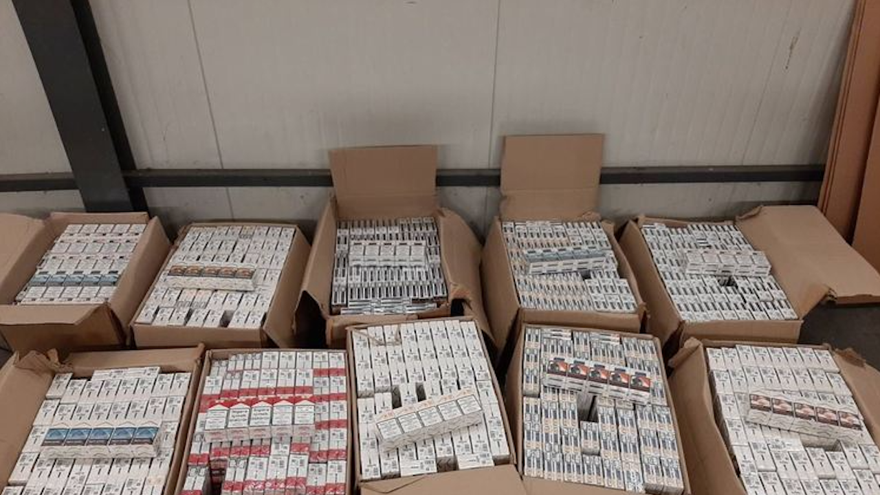 Митничари задържаха 14 800 кутии цигари