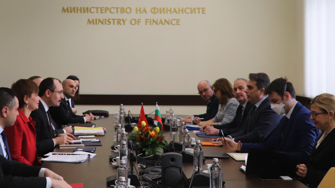 Асен Василев се срещна с турския министър на търговията и гръцкия министър на инфраструктурата и транспорта