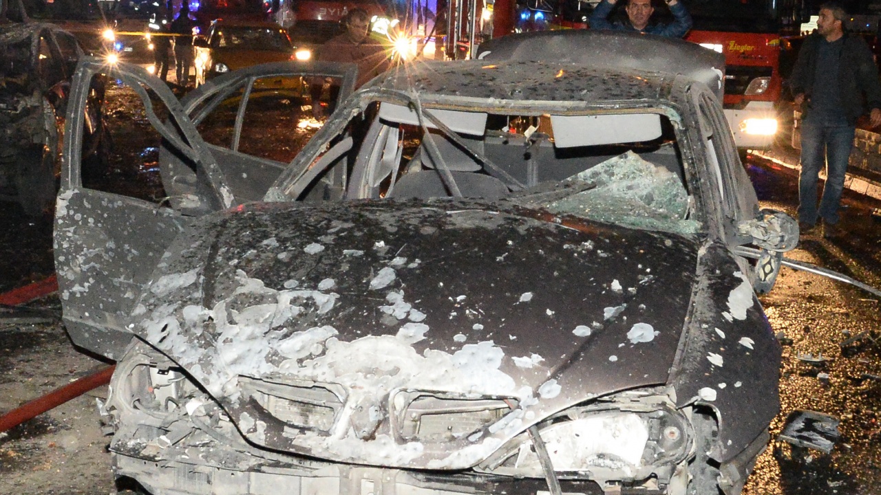 Пожар взриви няколко автомобила в Панчарево