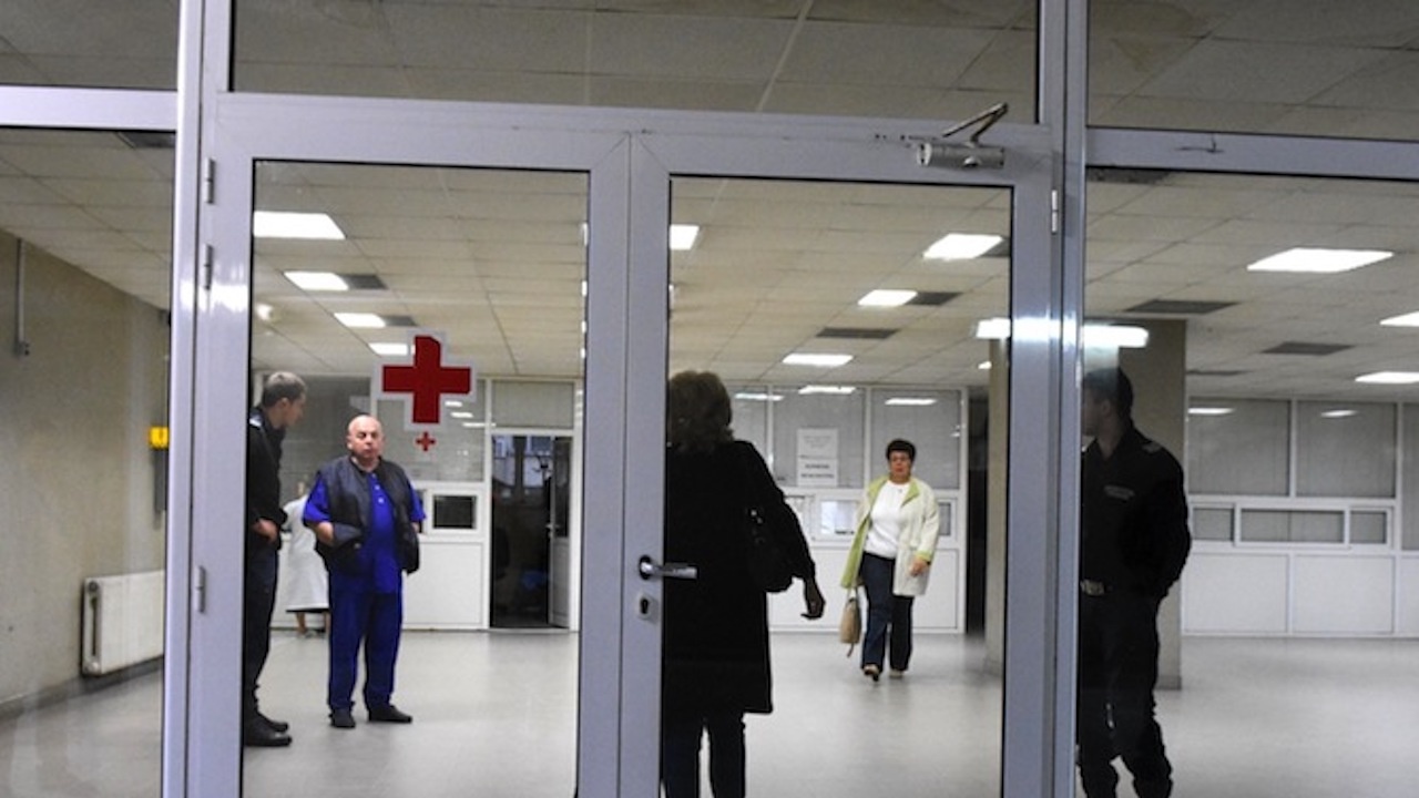 Пациент почина докато чака помощ в Хасково, близките налетяха на лекарите