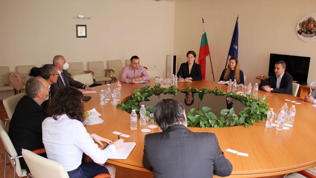 Министър Николов се срещна с мисията на МВФ в България