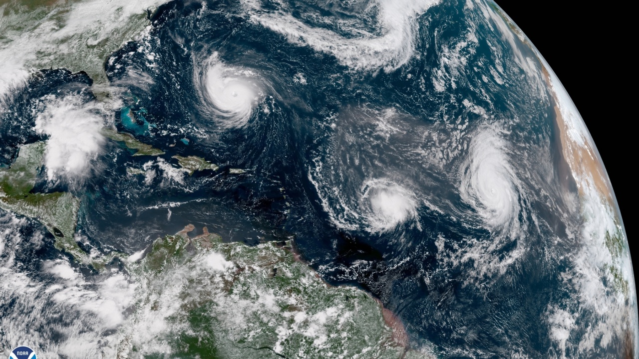Метеоролози очакват четири големи урагана в Атлантическия океан тази година