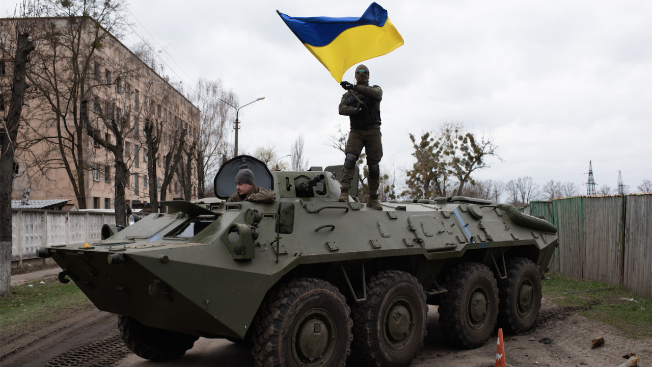 Лондон дава още бронирани машини и ракети на Киев
