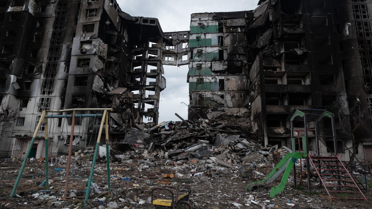 Петима убити и петима ранени при бомбардировки в Източна Украйна