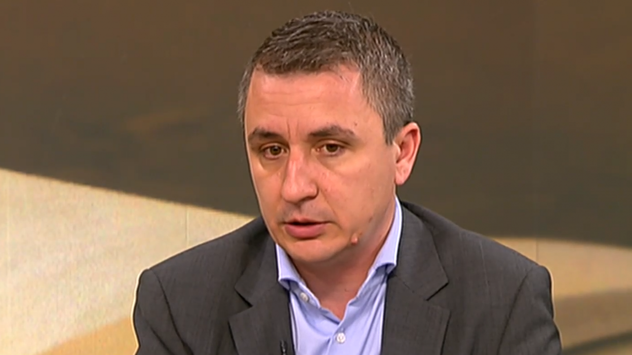 Министър Николов: Към момента няма пазарна динамика, която да изисква увеличение на цената на тока