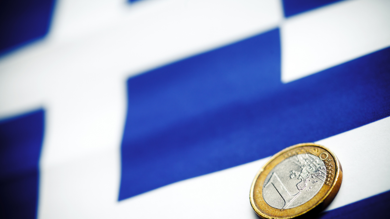 Евробарометър: Почти 80 на сто от гърците трудно покриват сметките си