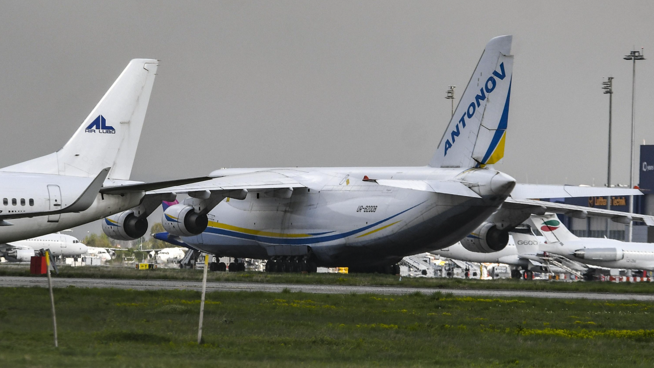 Нов украински товарен самолет е кацнал в София