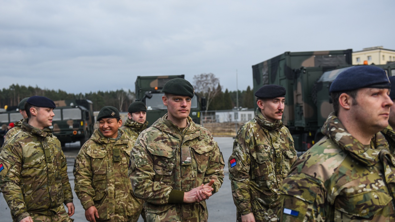 Великобритания изпраща 8000 войници и танкове в Източна Европа