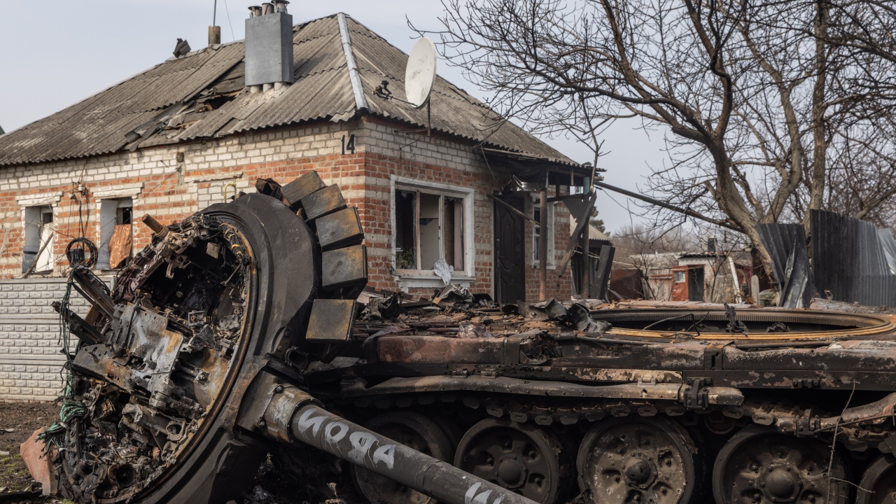 Великобритания: Русия е принудена да предислоцира войските си в Североизточна Украйна 
