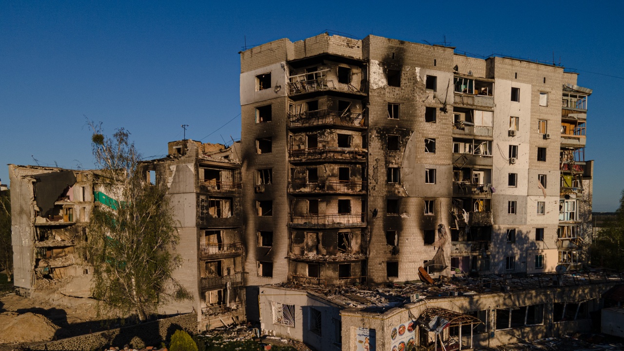 Намерени са телата на 44 души в развалините на разрушена от руските сили сграда през март