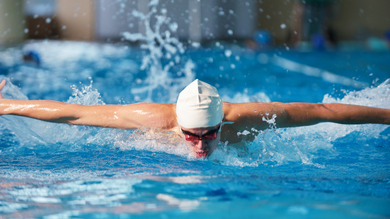 Русенец плува 24 часа в закрит басейн