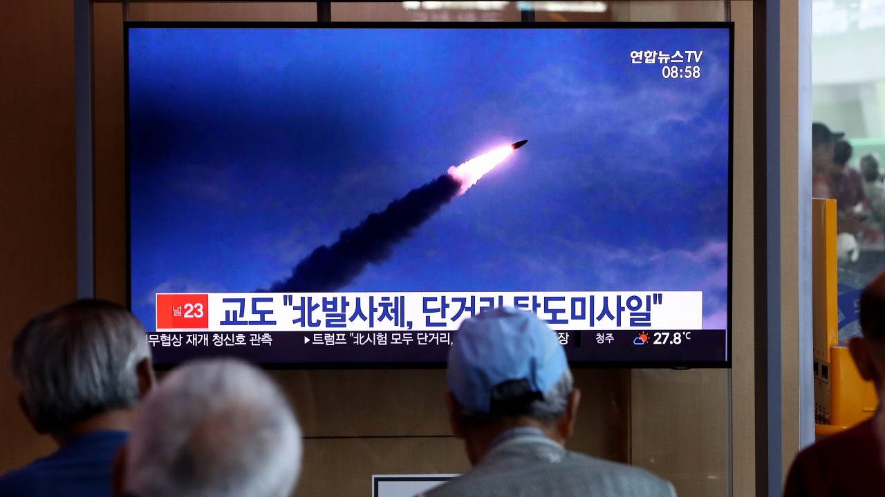 Северна Корея изстреля три балистични ракети в рамките на по-малко от час