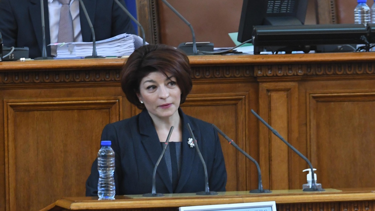 Десислава Атанасова: Сигурността е тема зад която можем да се обединим