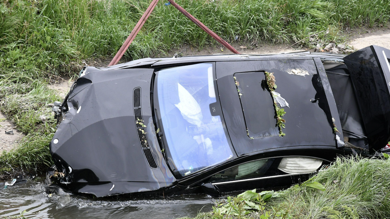 Кола падна в река Тунджа в Ямбол 