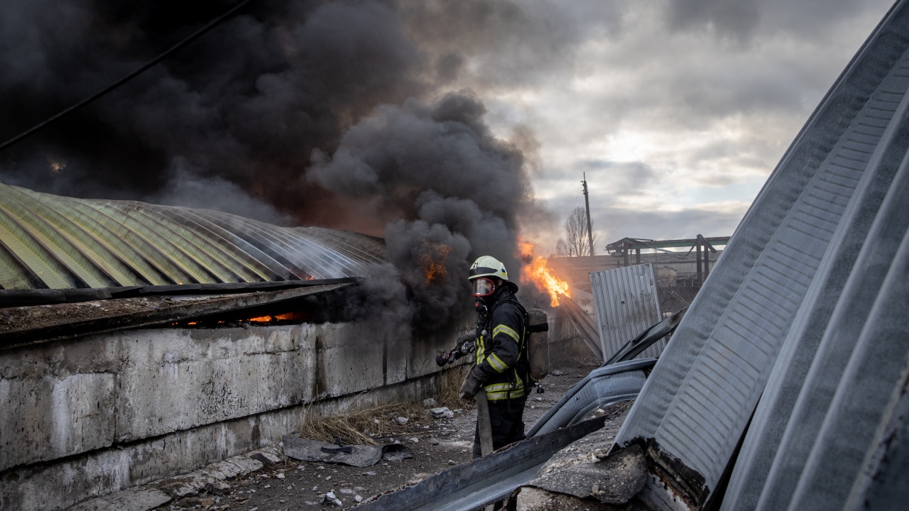 Шефът на украинските железници: Руските удари в Киев са поразили не танкове, а вагоноремонтен завод