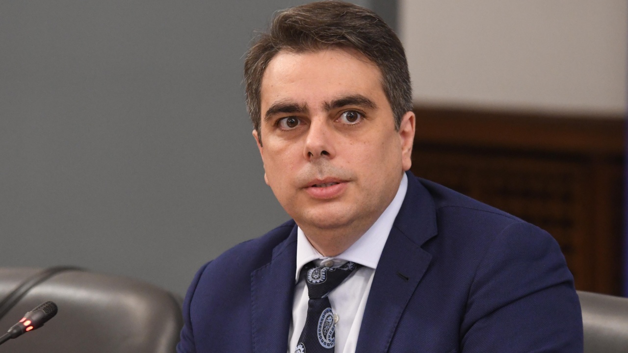 Василев: Финансовото министерство не очаква едновременно увеличаване на инфлацията и безработицата