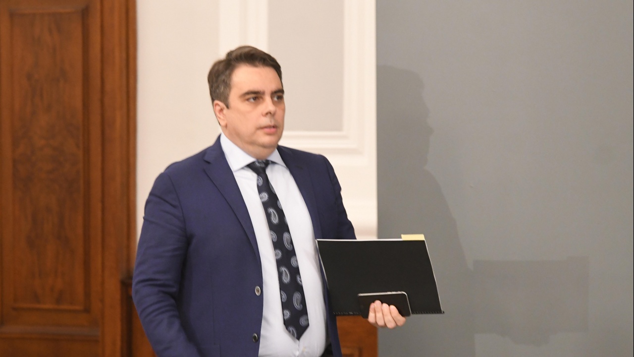 Асен Василев: По-високи заплати в публичния сектор само срещу реформи