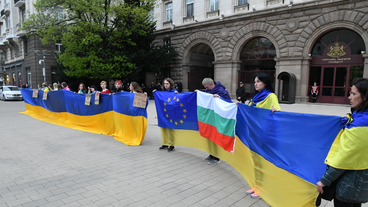 Протестиращи искат достойна подкрепа за украинските бежанци в България