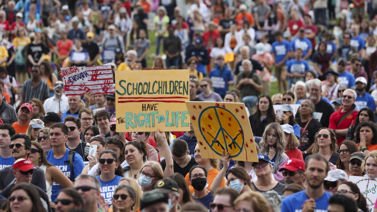 Хиляди на протест в САЩ срещу свободната употреба на оръжия